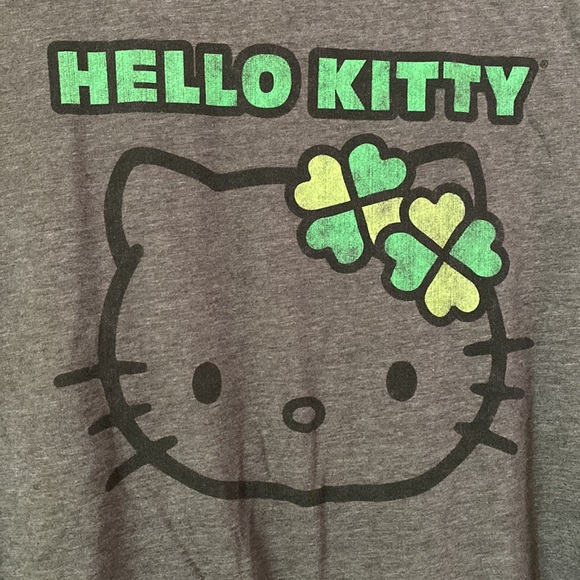 🍀 Hello Kitty Shamrock Bow T-shirt Old Navy Collectable 😻 - Picture 2 of 3